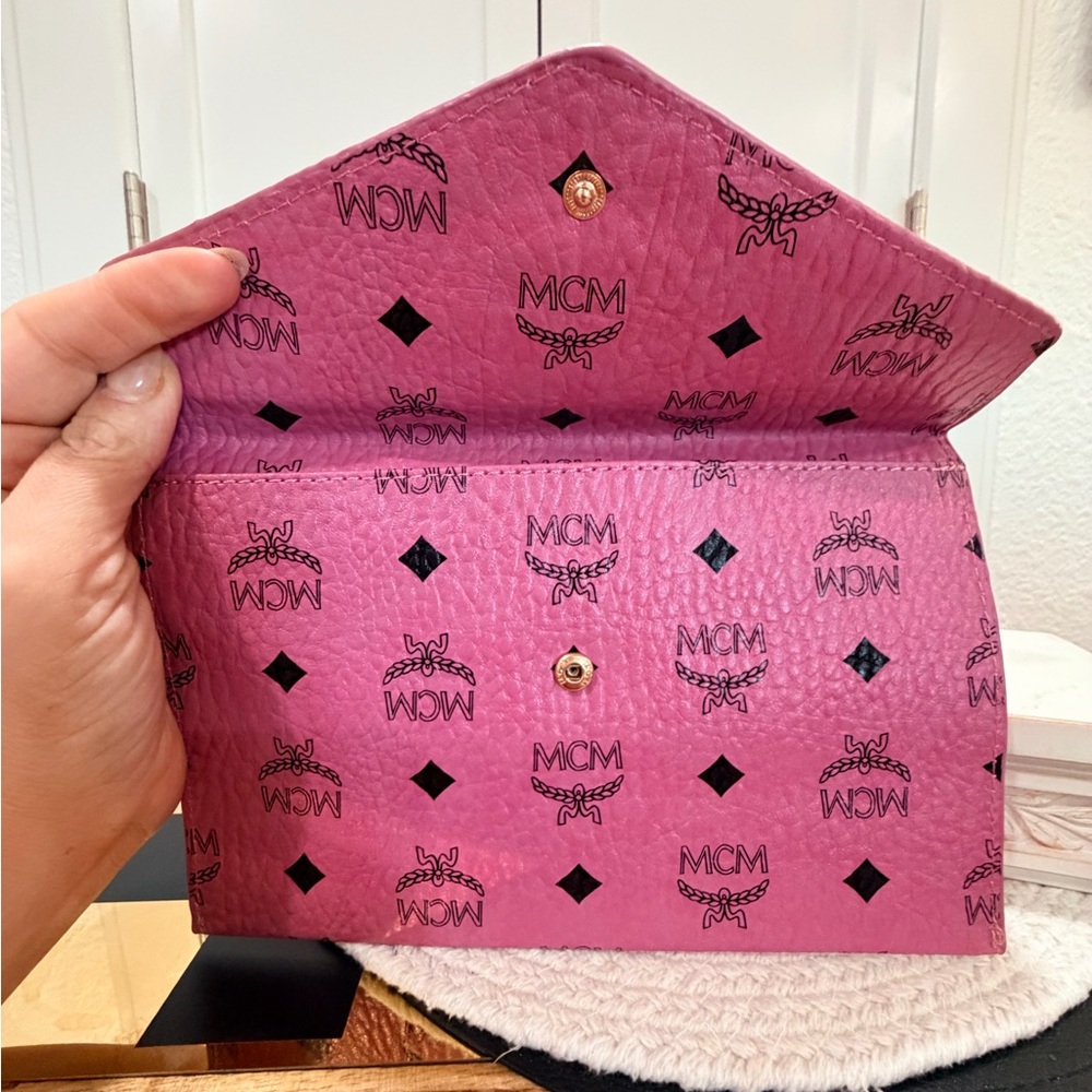 !!One left!! MCM Pink Logo Envelope Clutch or shoulder bag :) gift w/ purchase - Picture 6 of 10
